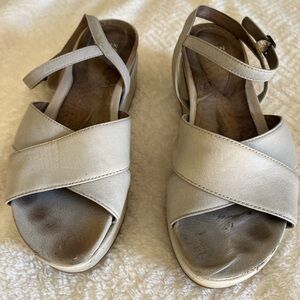 Eileen Fisher Women's dove gray Sandals